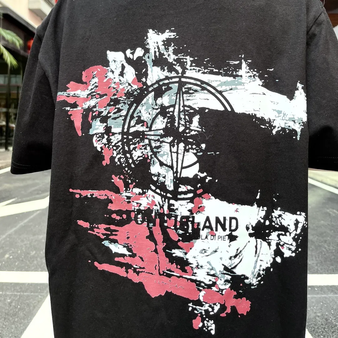 W629#P110💰 [Stone lsland/Stone Island summer new graffiti broken print pattern short-sleeved T-shirt] ⚠️[Original creation with high control of details] - Made of 260 grams of combed cotton with 32 count double yarn, soft and comfortable to the touch, sweat-absorbent and breathable. - Simple basic and versatile style, original quality, the first choice for couples. - Made by a large factory, four needles and five threads on the shoulder, neat alignment, high quality workmanship. - Same style for men and women, very versatile One piece by hand, the details are clearly visible. Color: Black White Size: M L
